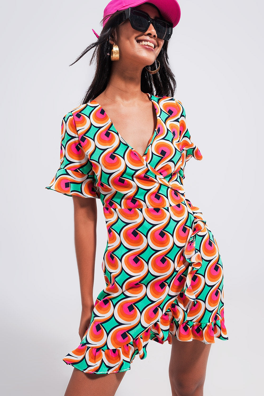 Robe cache cœur courte avec ourlet à volants et imprimé style années 70 orange