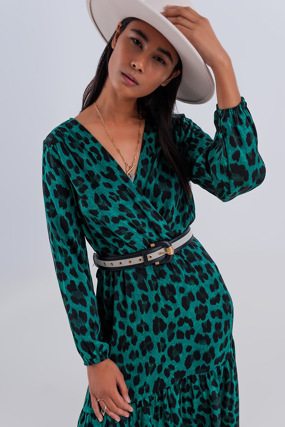 Robe cache cœur longue avec manches longues et volants étagés verte