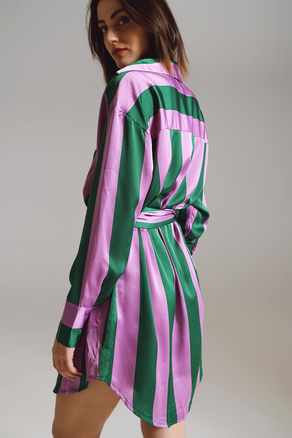 Robe chemise courte à rayures lilas et vertes