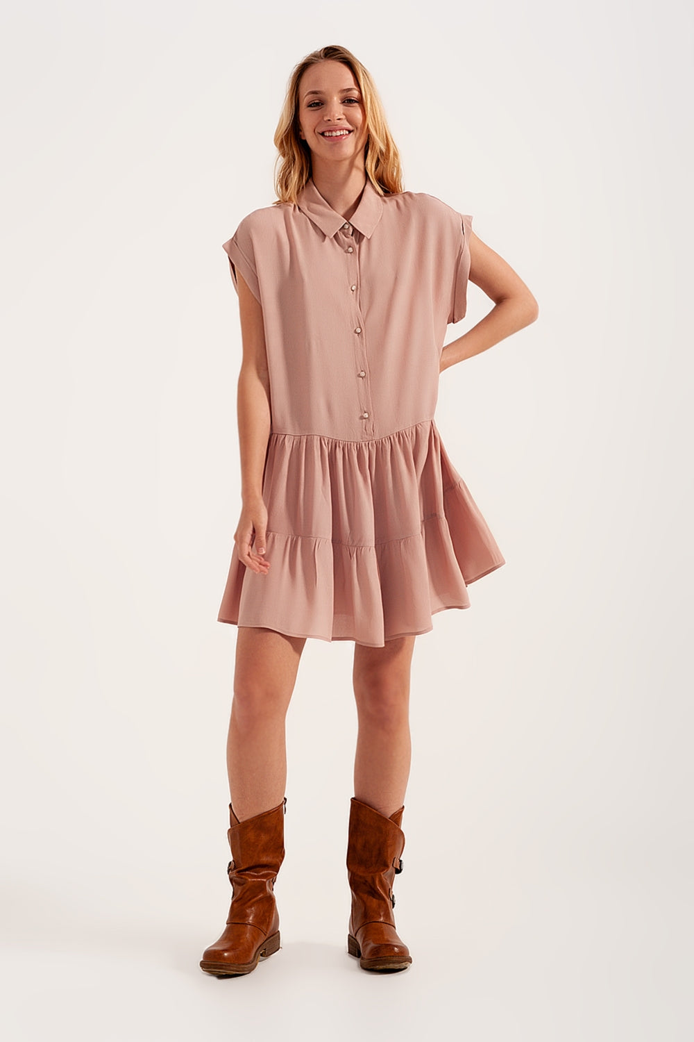 Robe chemise courte à volants rose clair