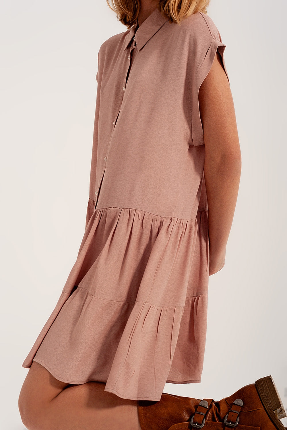 Robe chemise courte à volants rose clair