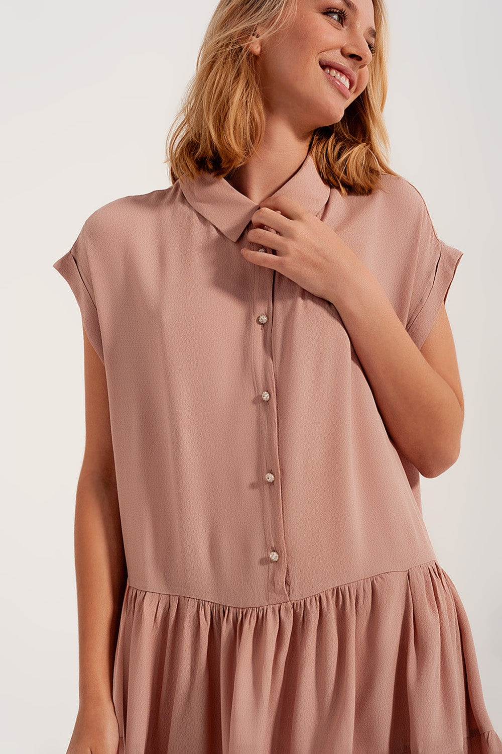 Robe chemise courte à volants rose clair