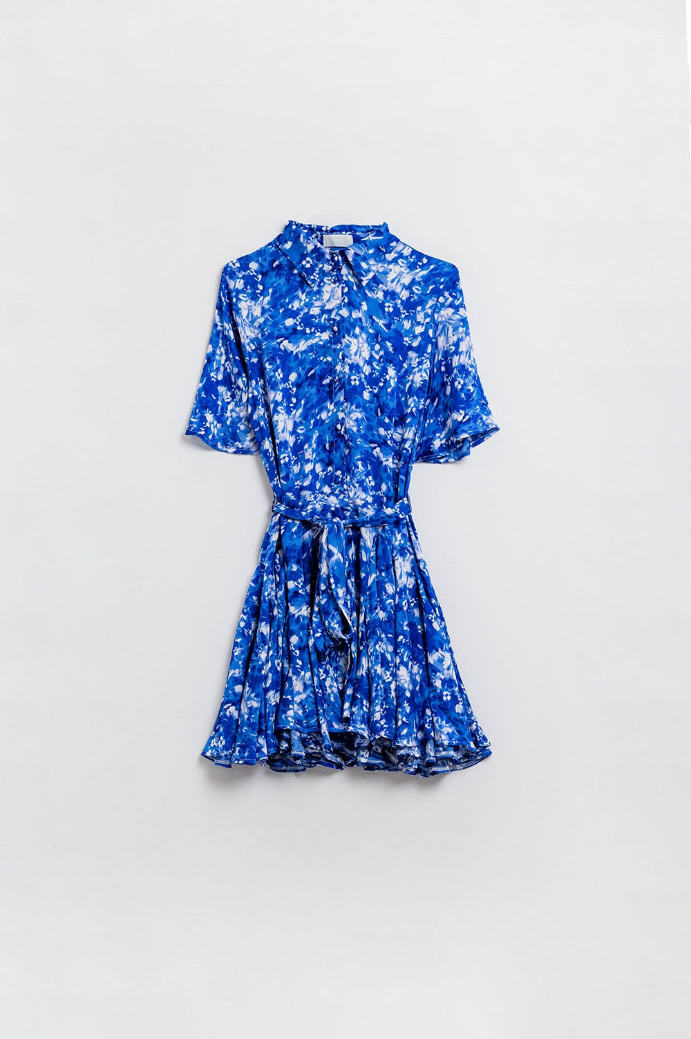Robe chemise courte fluide à manches d'ange en imprimé abstrait bleu
