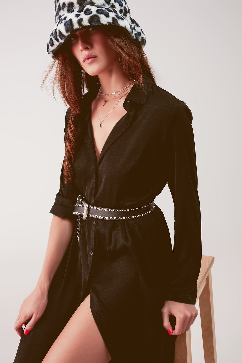 Robe chemise longue ample à décolleté noire