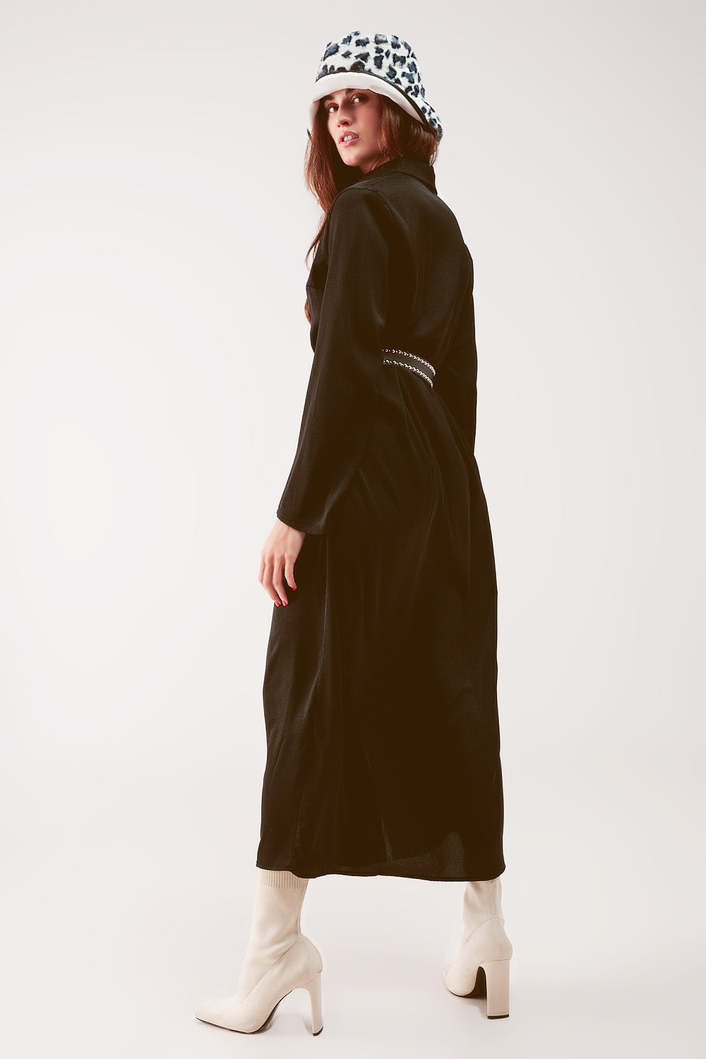 Robe chemise longue ample à décolleté noire
