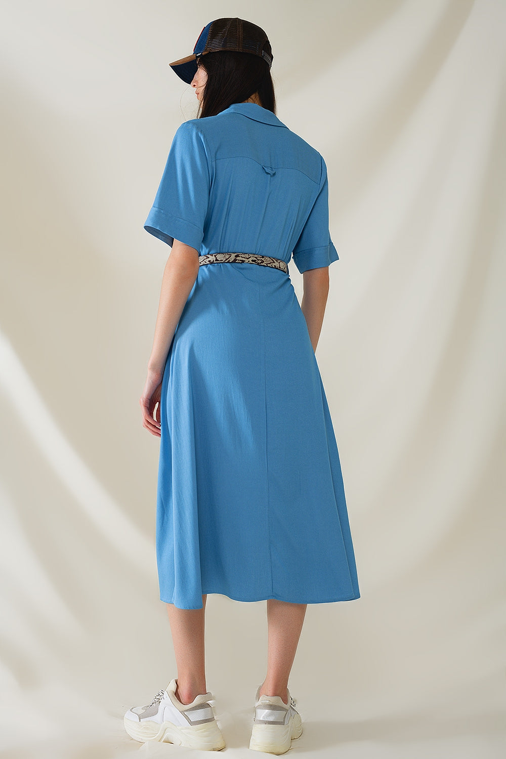 Robe chemise longue bleue à col polo