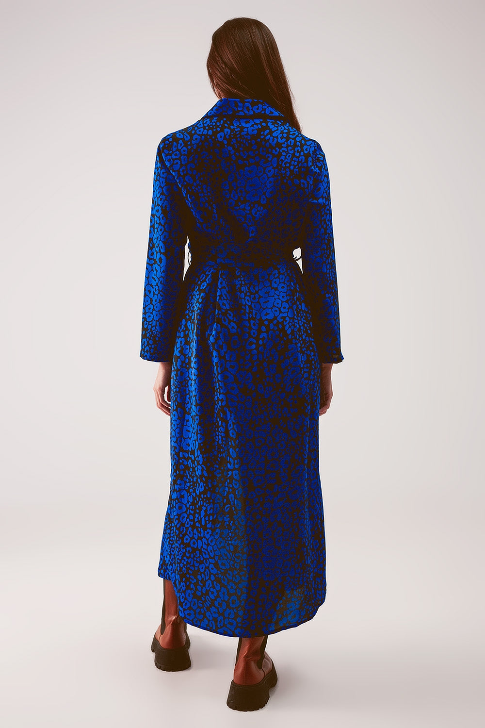 Robe chemise longue ceinturée à imprimé animal bleu