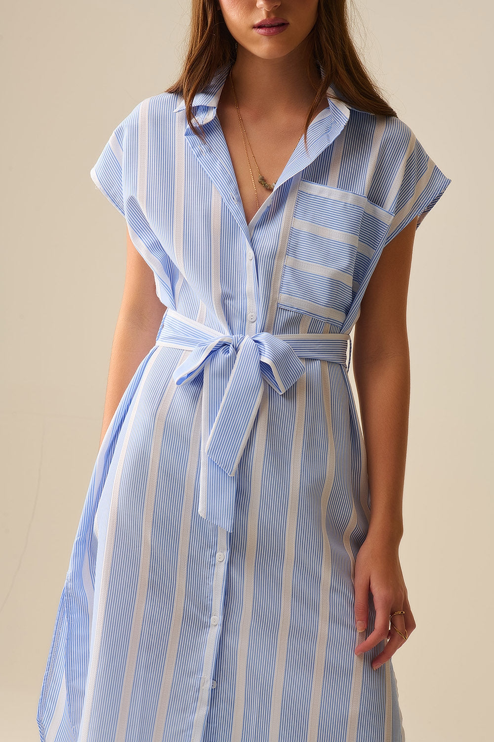 Robe chemise maxi sans manches à rayures bleues et blanches
