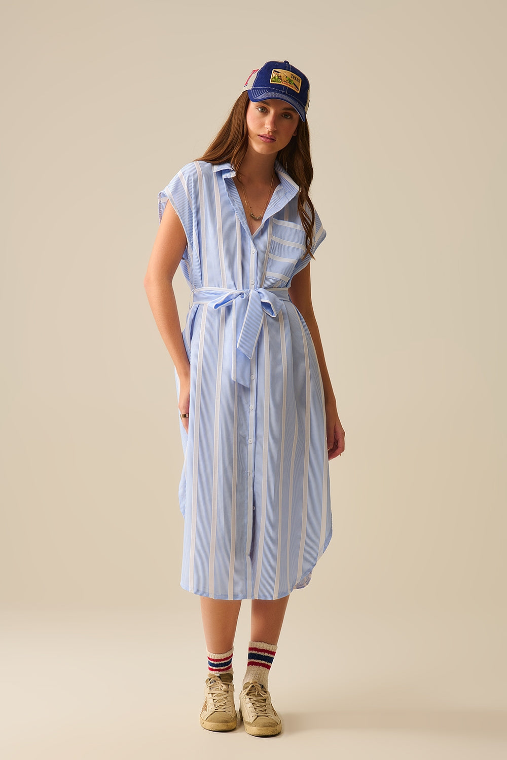 Robe chemise maxi sans manches à rayures bleues et blanches