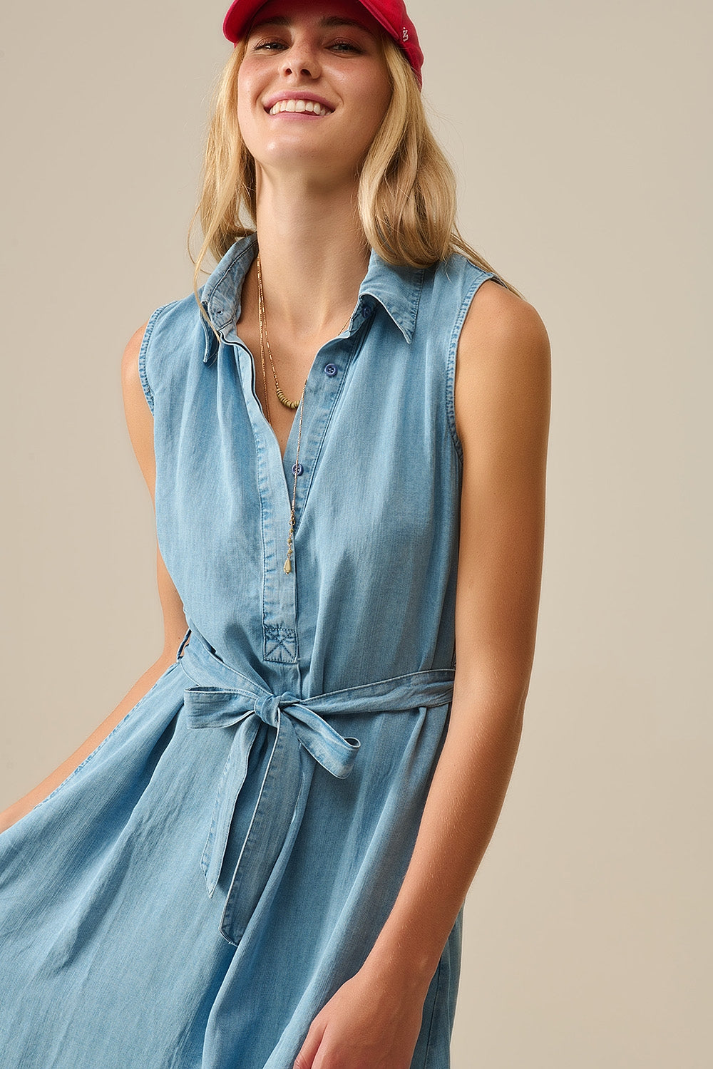 Robe chemise sans manches en tissu tencel en bleu