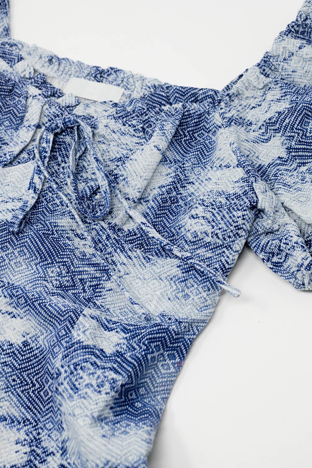 Robe courte à manches bouffantes en imprimé abstrait bleu et blanc