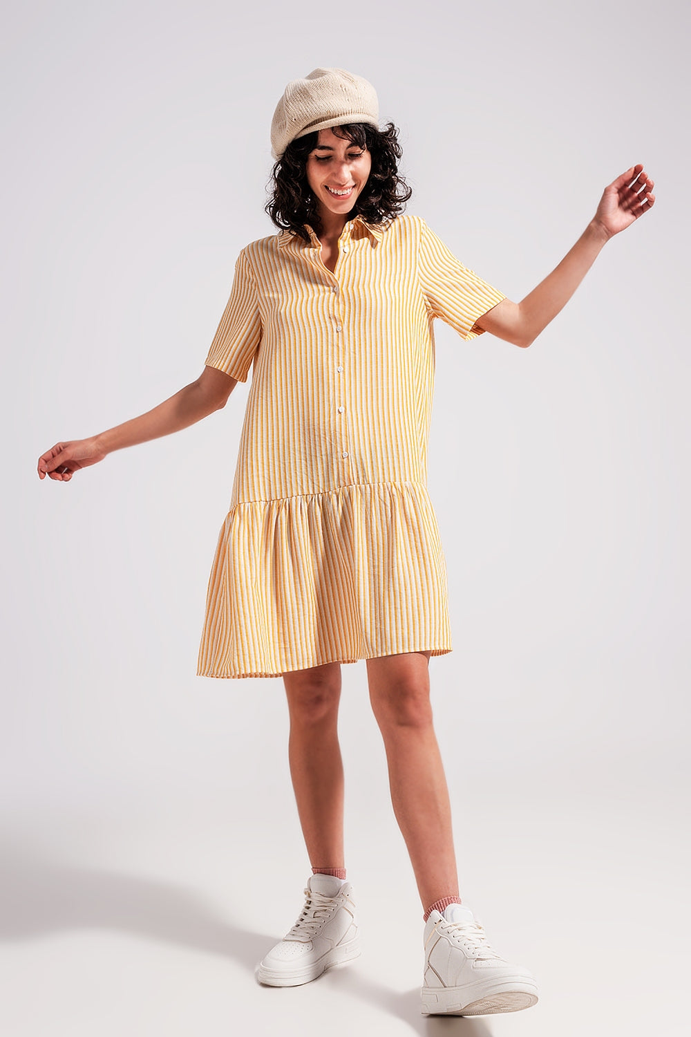Q2 Robe courte à rayures jaune et blanc