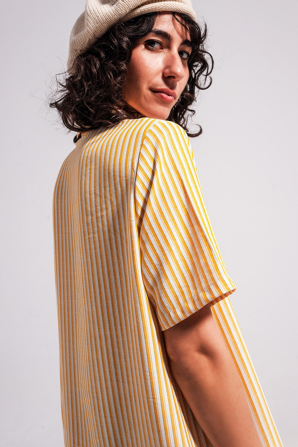Robe courte à rayures jaune et blanc