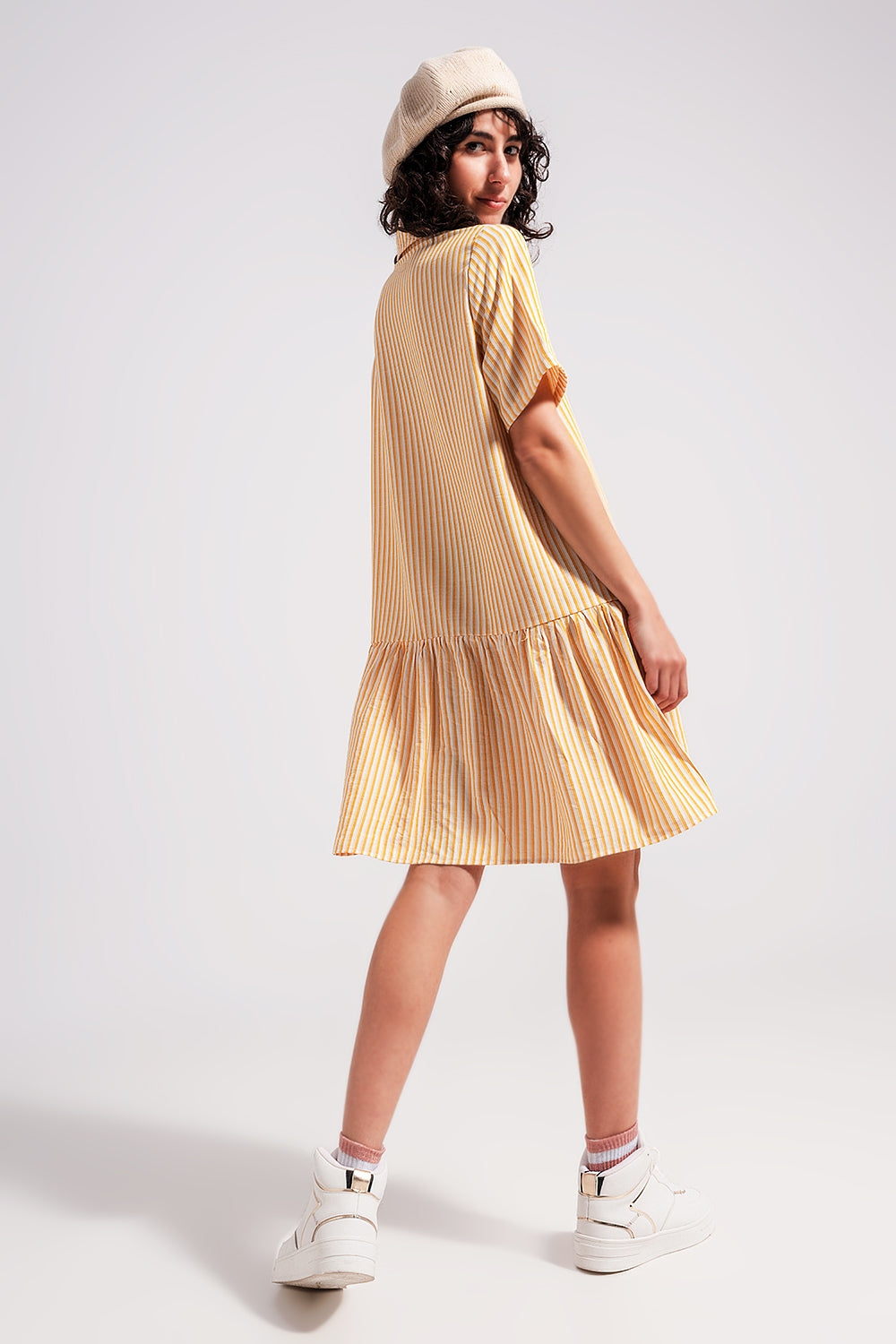Robe courte à rayures jaune et blanc