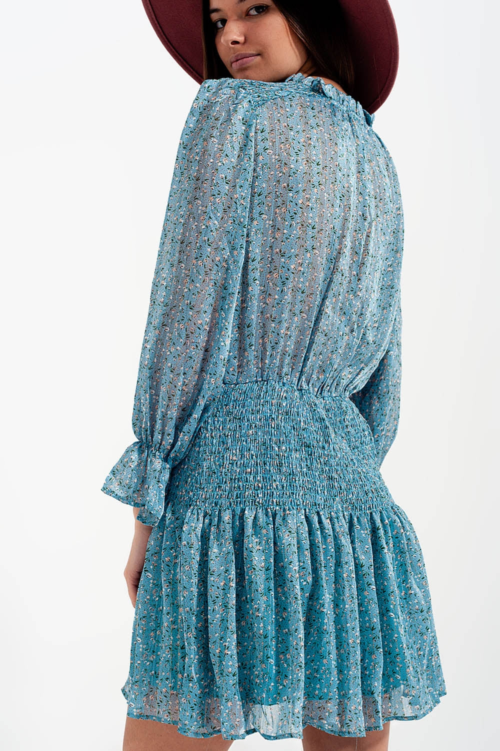 Robe courte avec jupe froncée et fente goutte d'eau turquoise