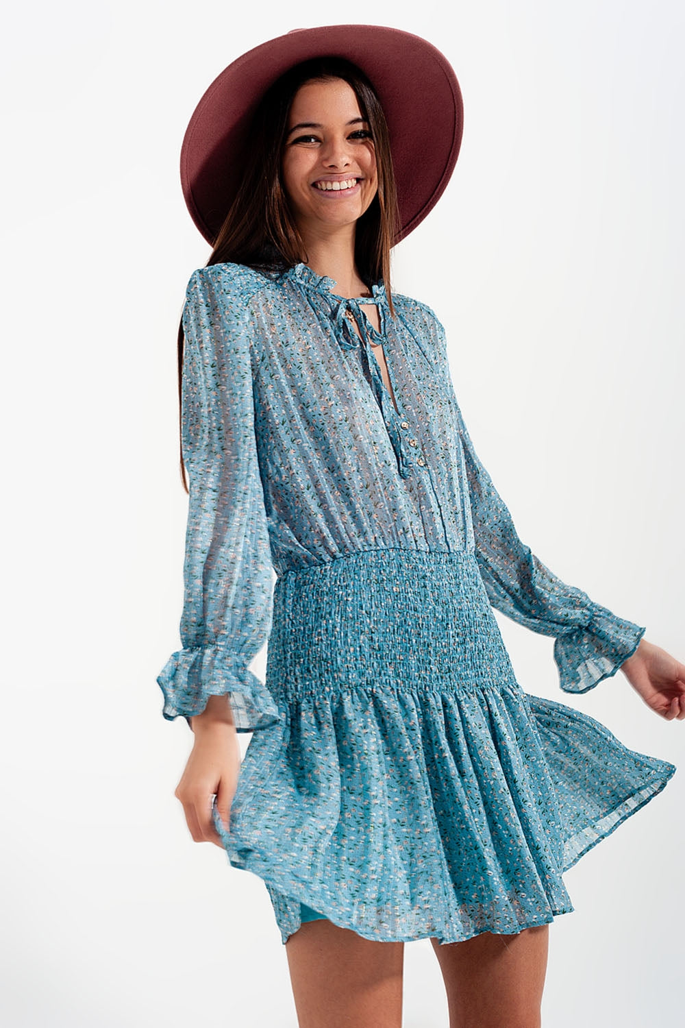 Robe courte avec jupe froncée et fente goutte d'eau turquoise