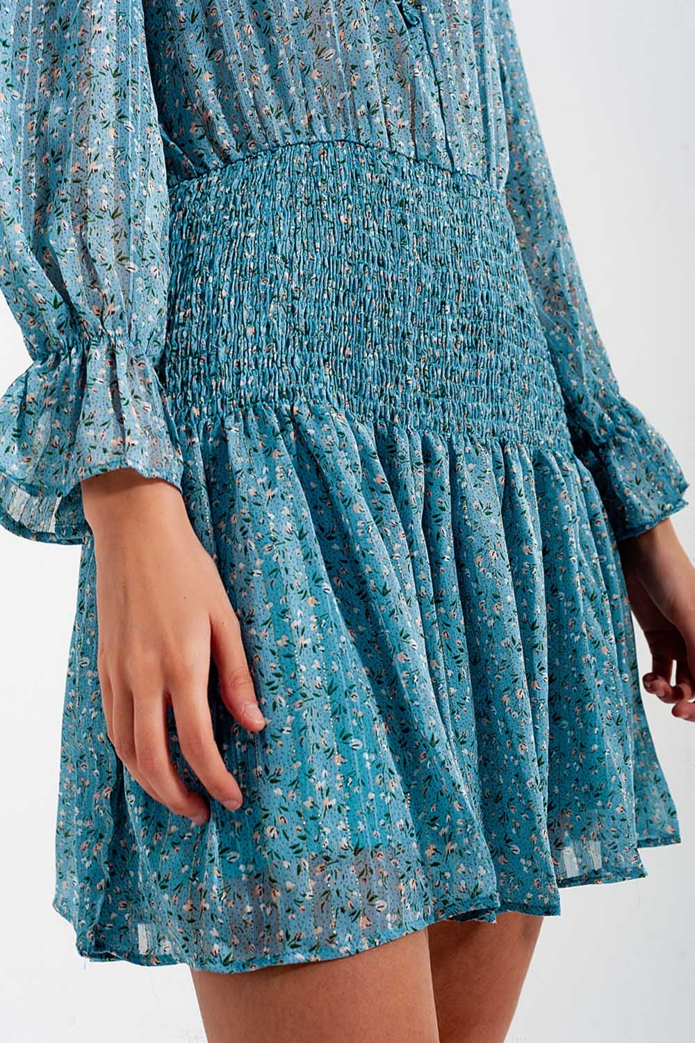Robe courte avec jupe froncée et fente goutte d'eau turquoise
