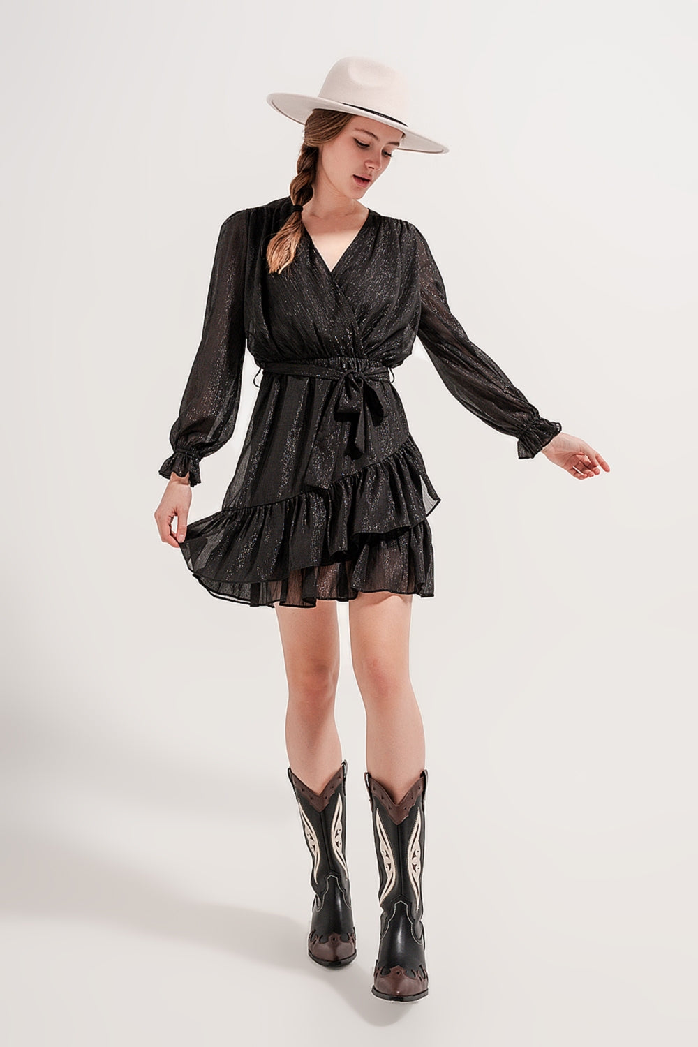 Robe courte avec ourlet virevoltant Noir