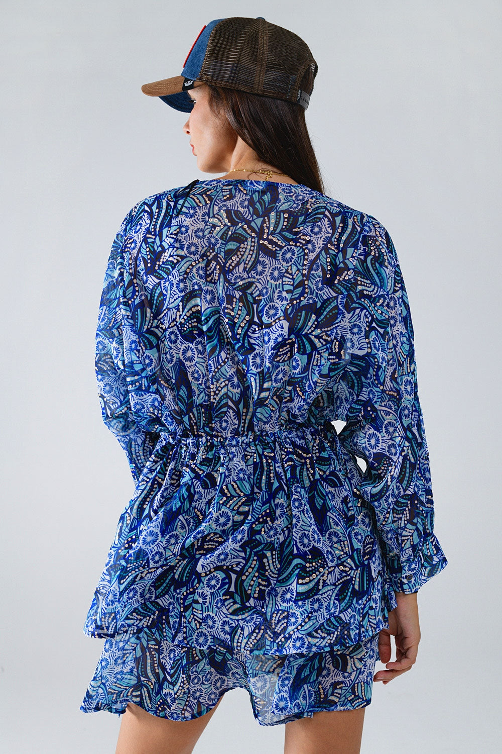 Robe courte bleu à motif abstrait avec taille ajustable