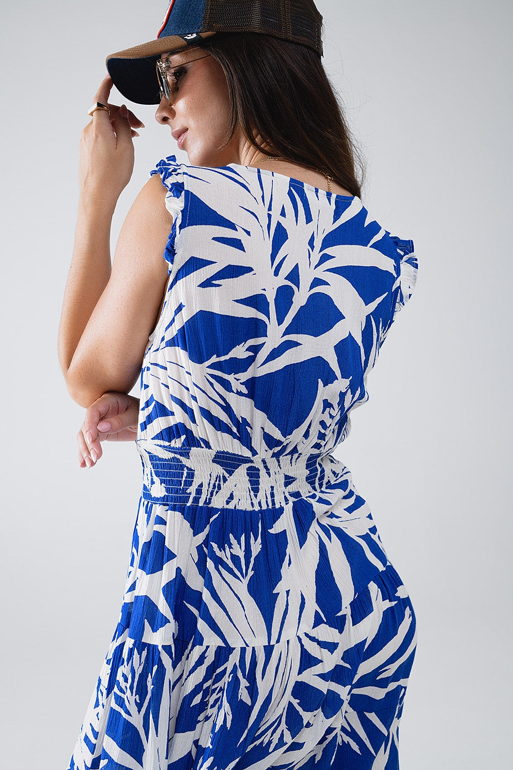 robe courte bleue avec imprimé palmier tropical