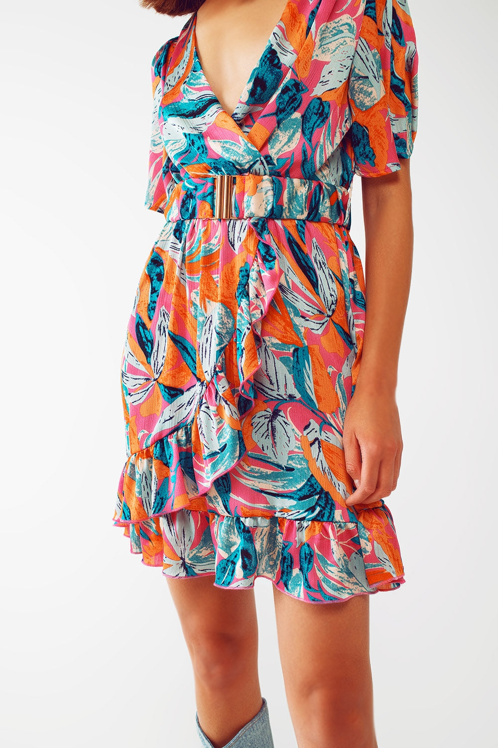 Robe courte croisée ceinturée avec imprimé floral en orange