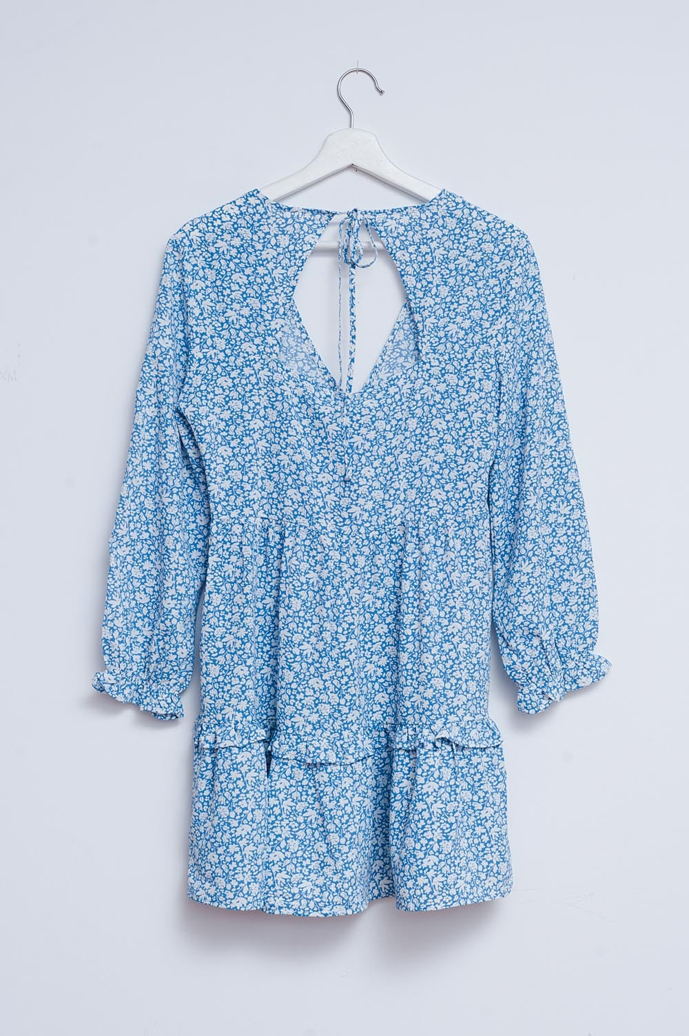 Robe courte dos ouvert à fleurs bleu