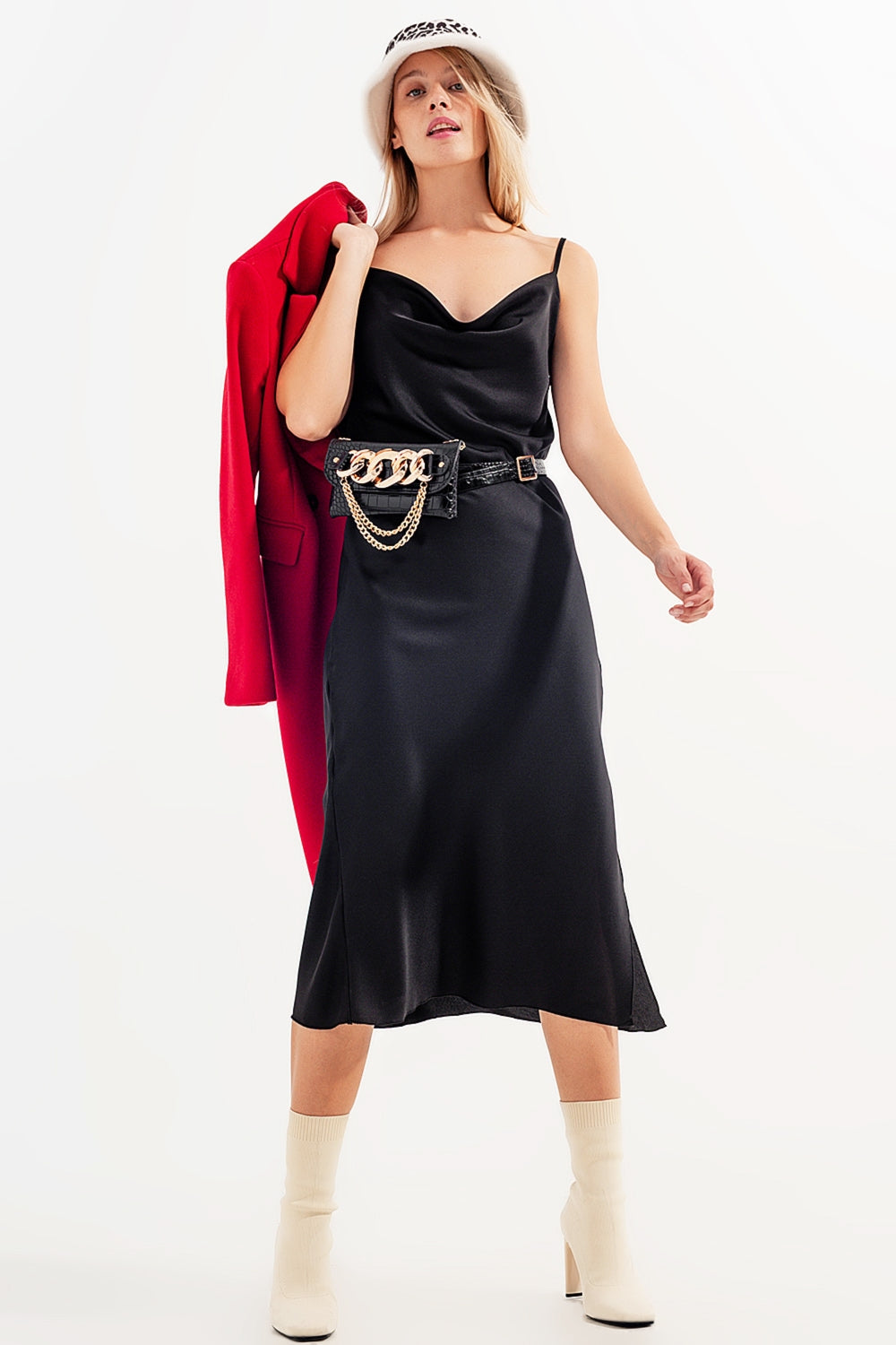 Robe courte en satin à fines bretelles noire