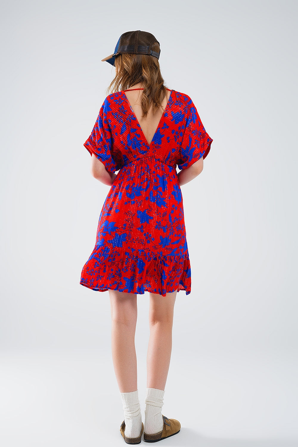 Robe courte et fluide en rouge avec imprimé floral bleu