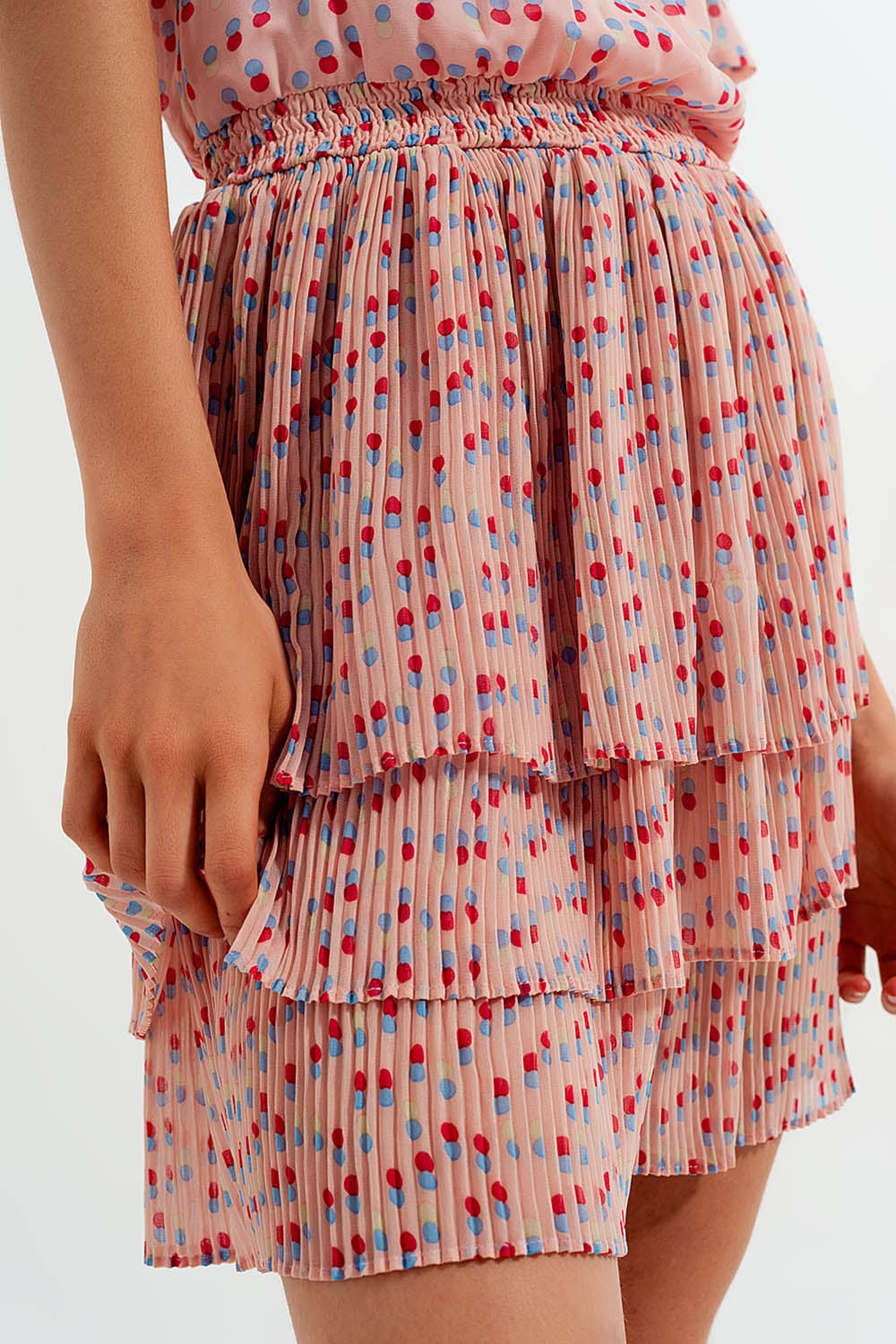Robe courte froncée à basque rose