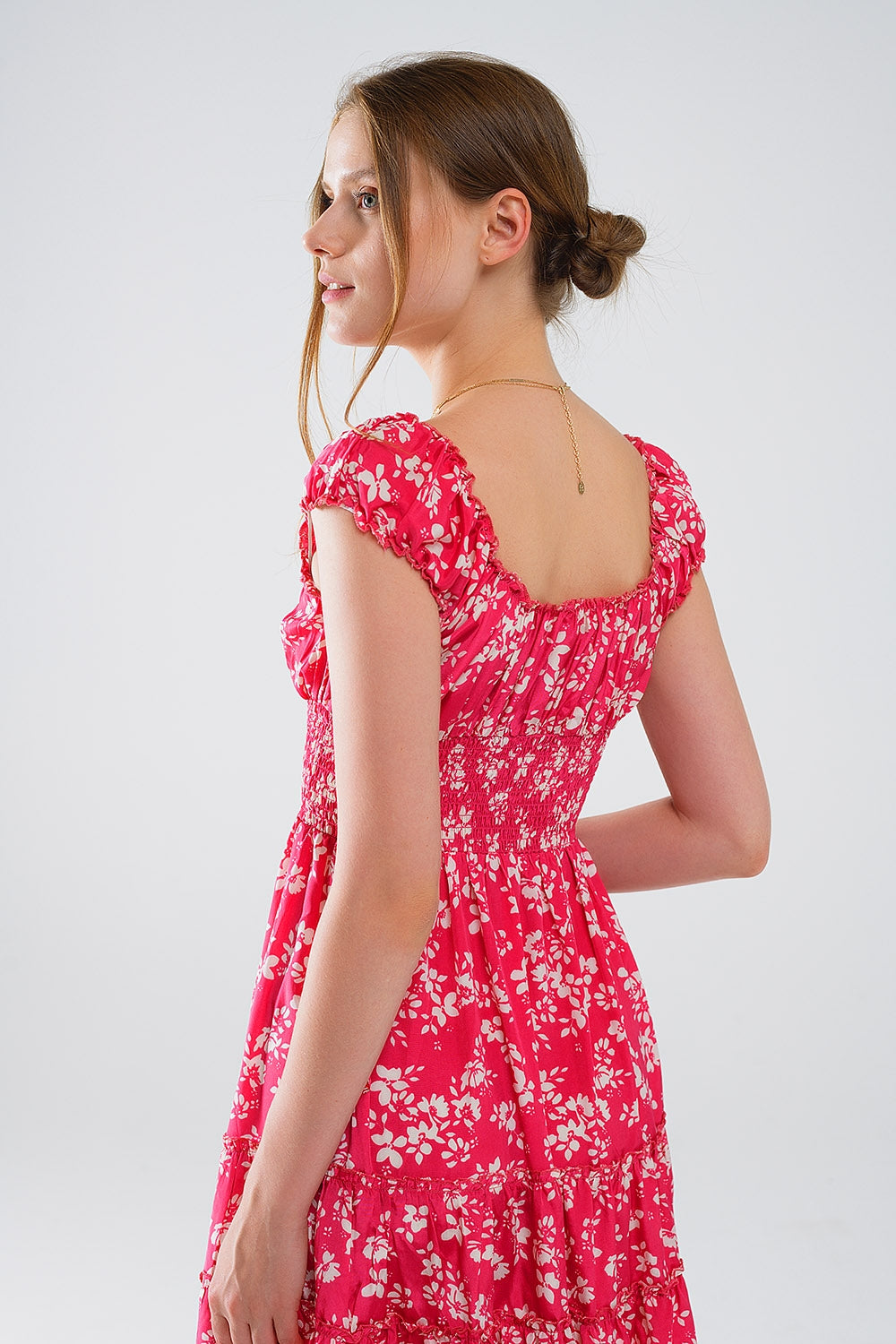 Robe courte rouge à imprimé floral blanc et taille élastique