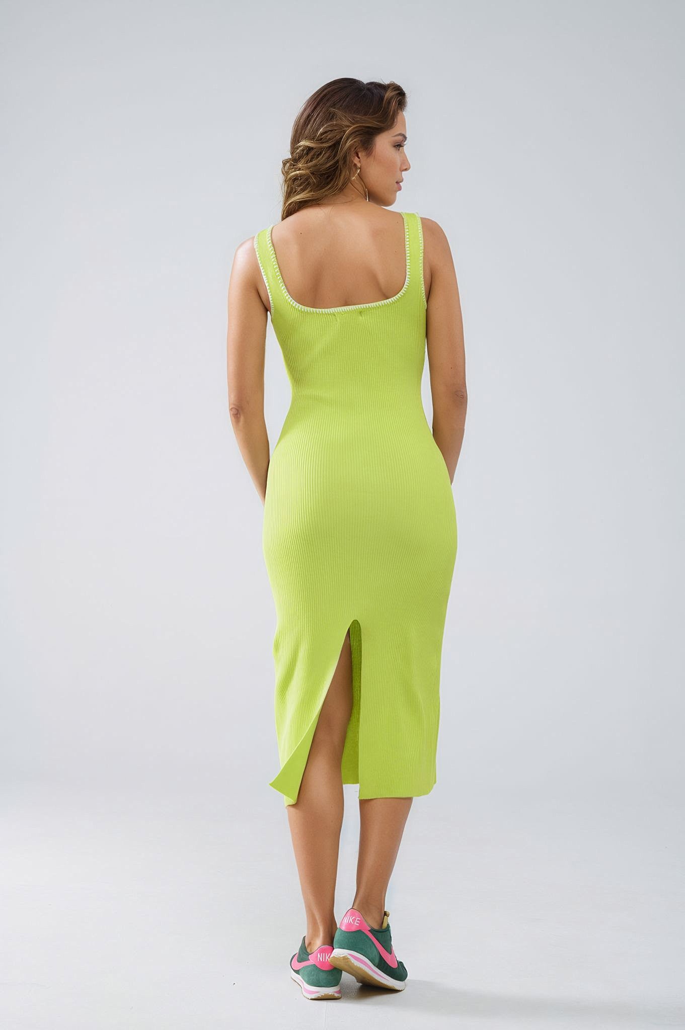 Robe d'été moulante de type A-line en vert citron avec bordures blanches