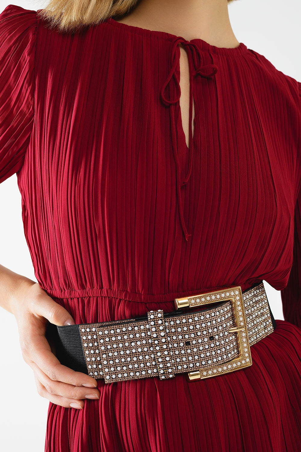 robe en mousseline de soie plissée bordeaux