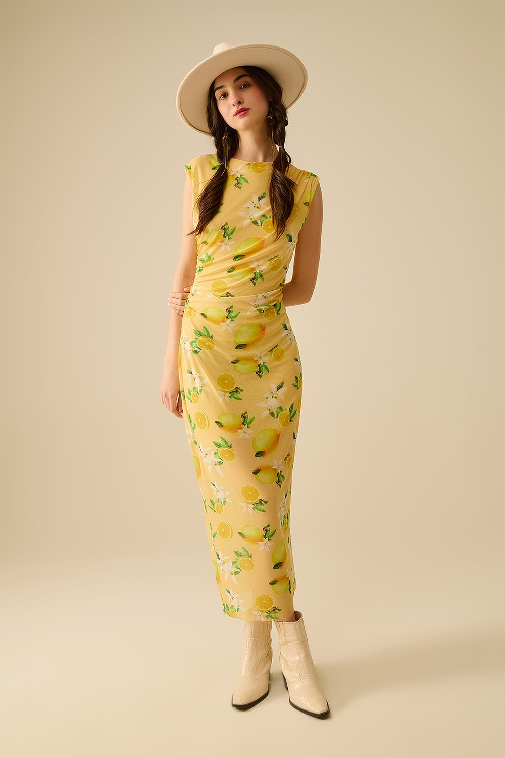 Robe en tulle avec volant sur le côté imprimé jaune citron