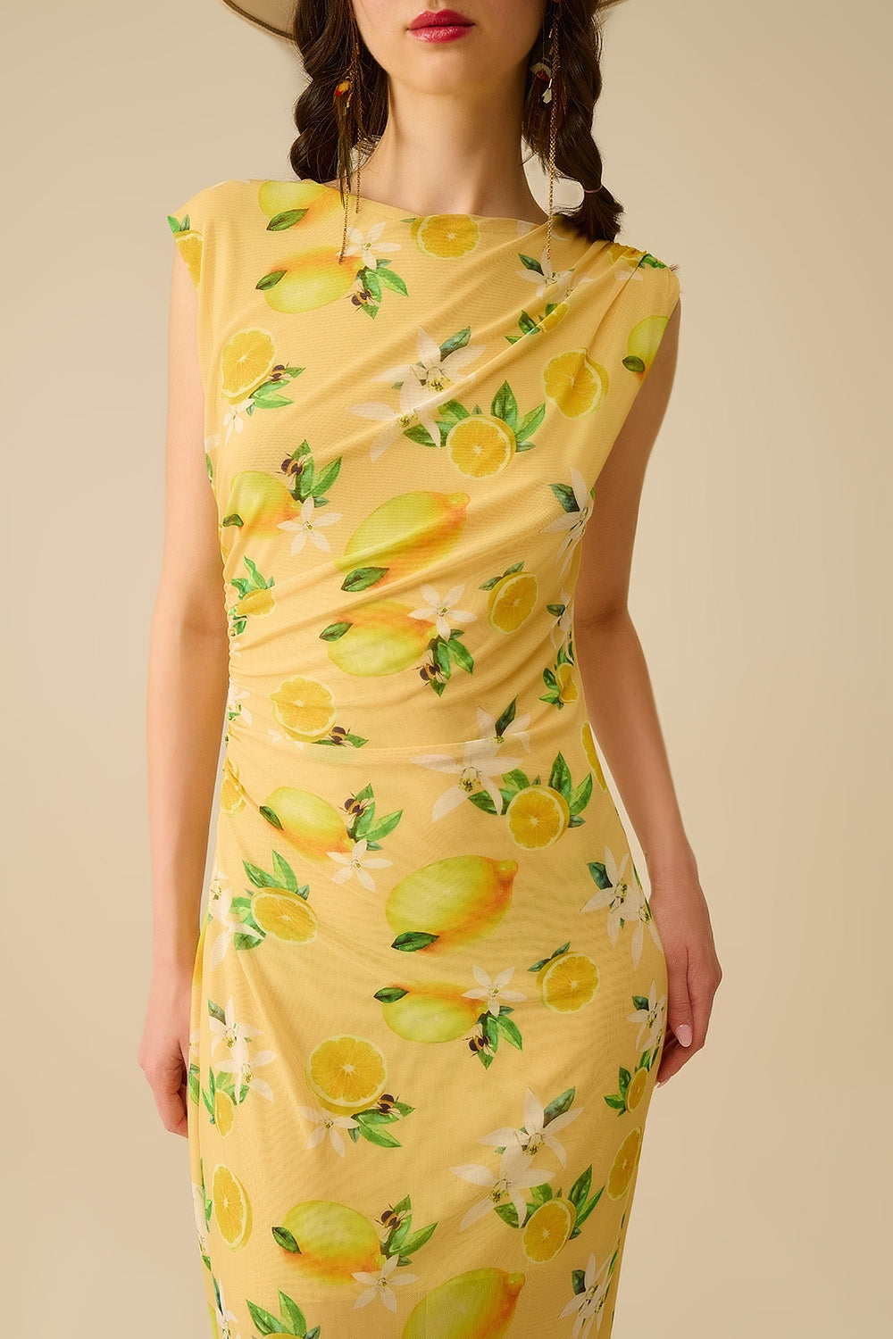 Robe en tulle avec volant sur le côté imprimé jaune citron