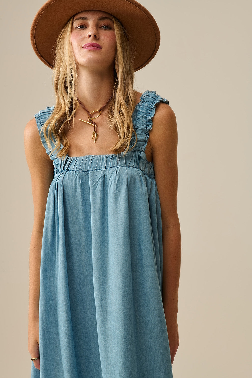 Robe longue à bretelles volantées en tissu tencel bleu clair