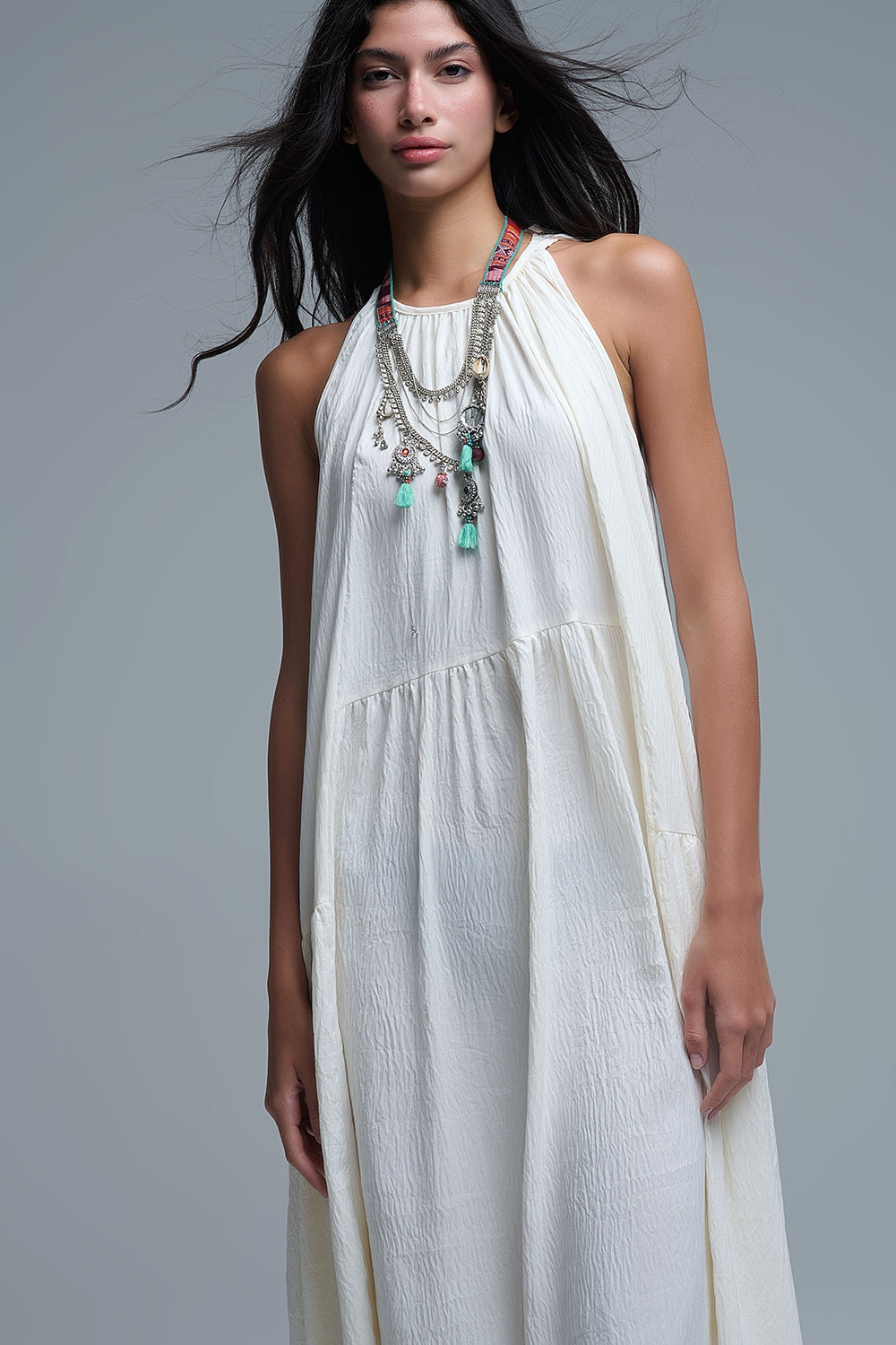 Robe longue à col licou et coutures apparentes en crème