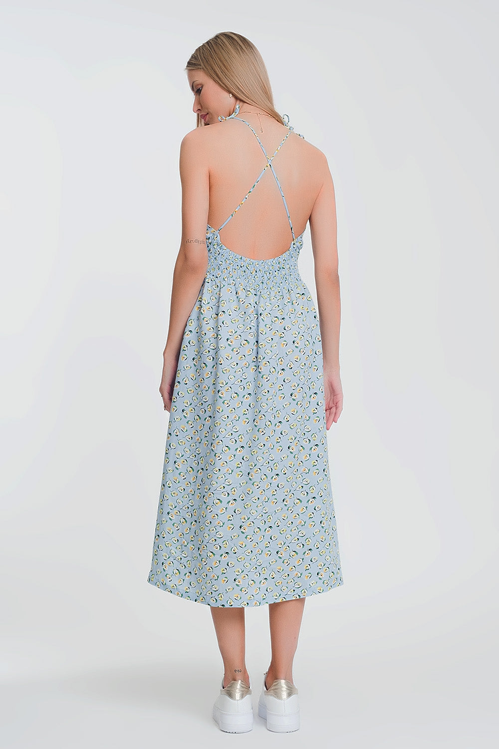 Robe longue à dos ouvert bleu fleuri