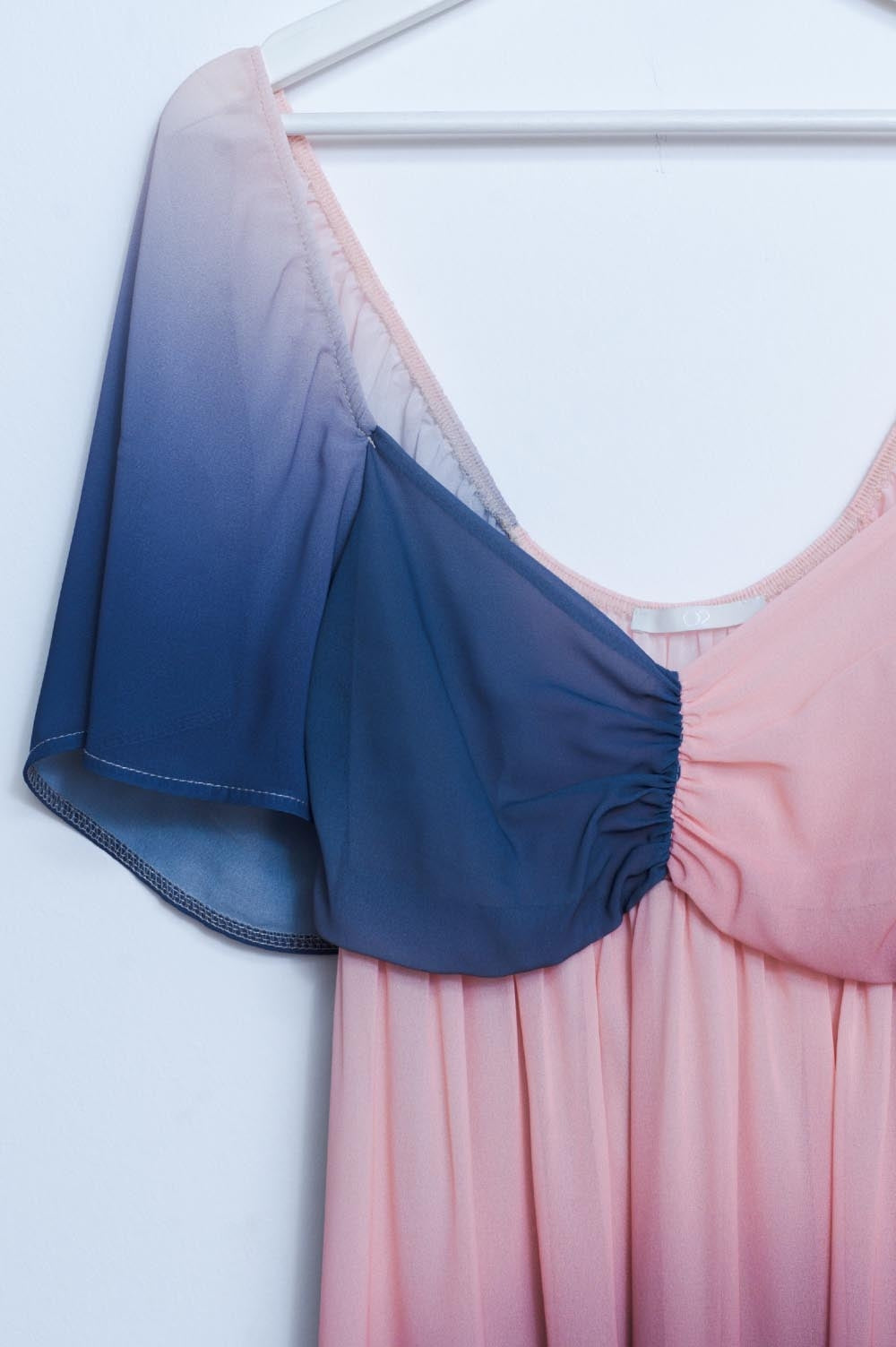 Robe longue à effet dégradé avec encolure cœur beige