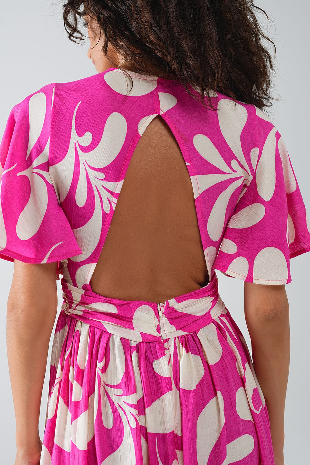 Robe longue à imprimé floral fuchsia avec dos ouvert