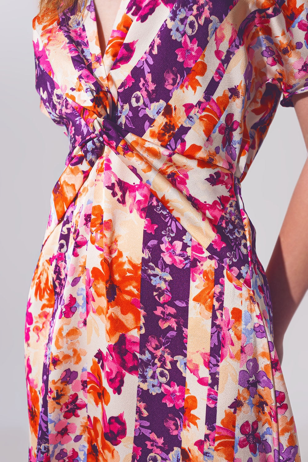 Robe longue à nœuds sur le devant imprimé fleurs en multicolore