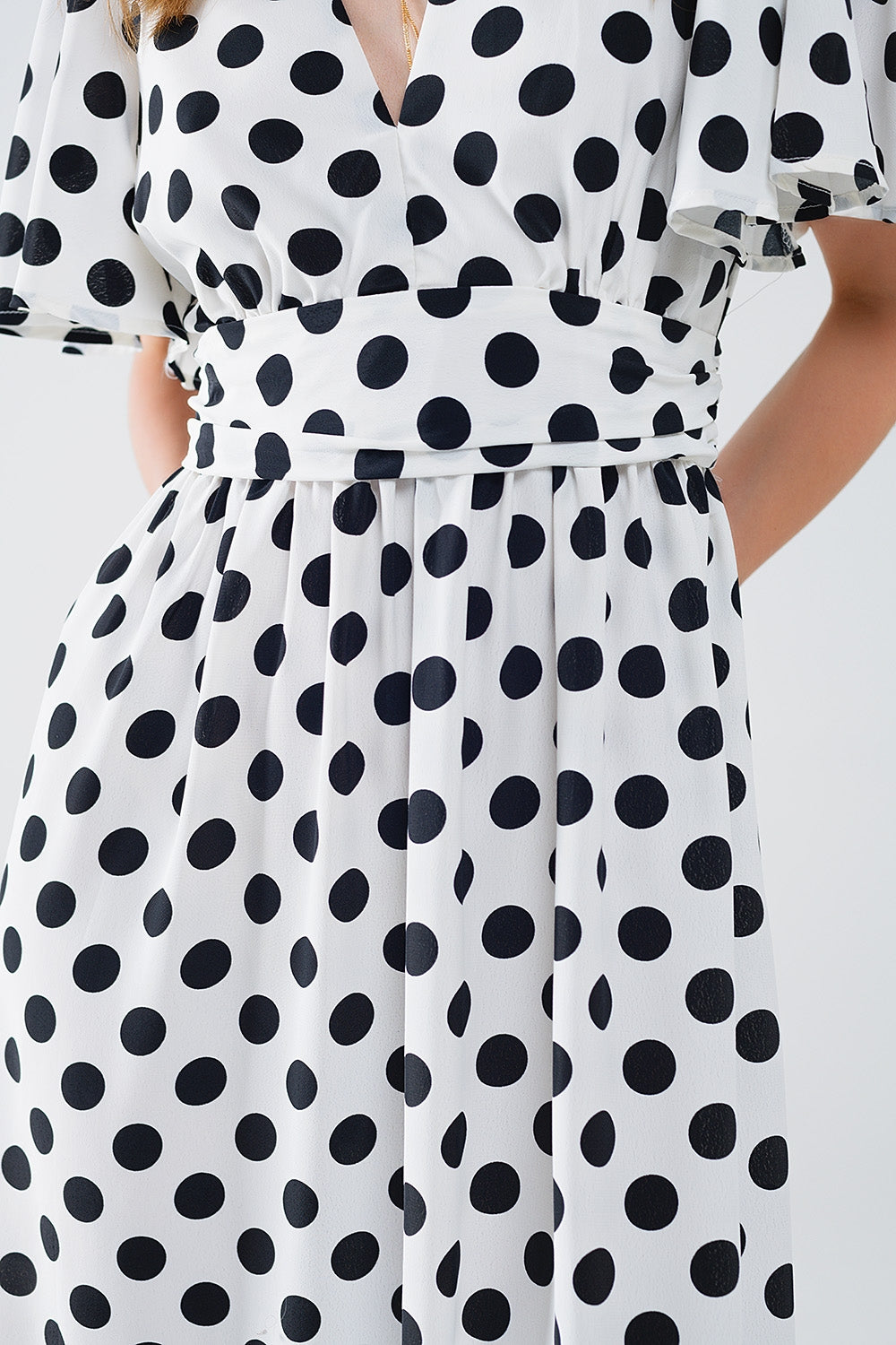 Robe longue à pois avec dos ouvert