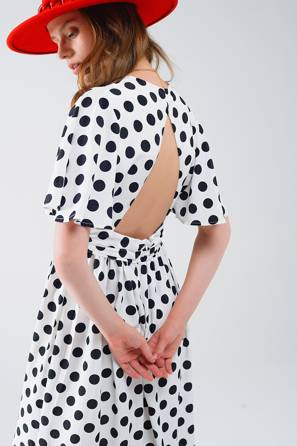 Robe longue à pois avec dos ouvert