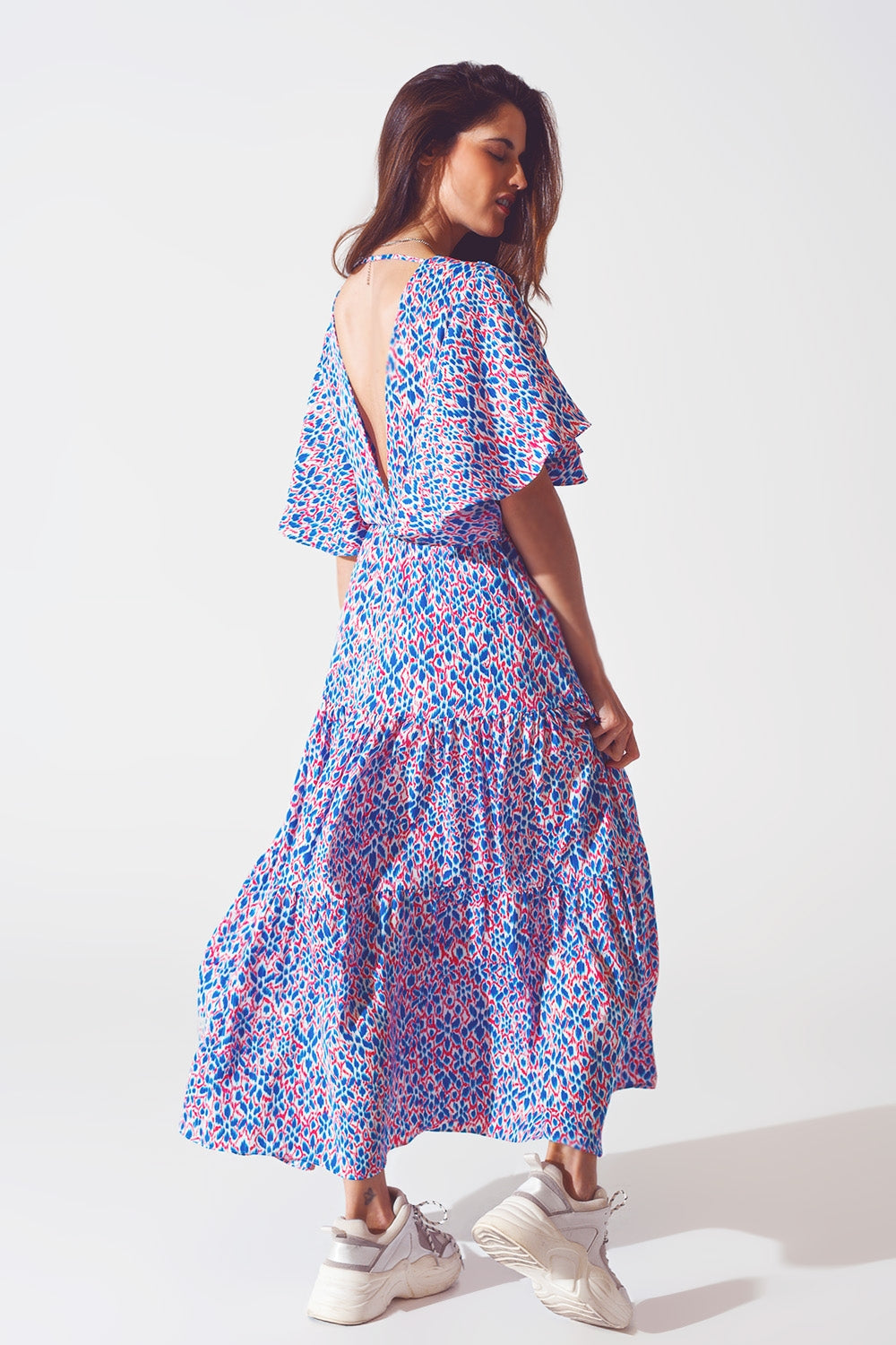 Robe longue avec dos ouvert et lien à nouer dans un imprimé violet