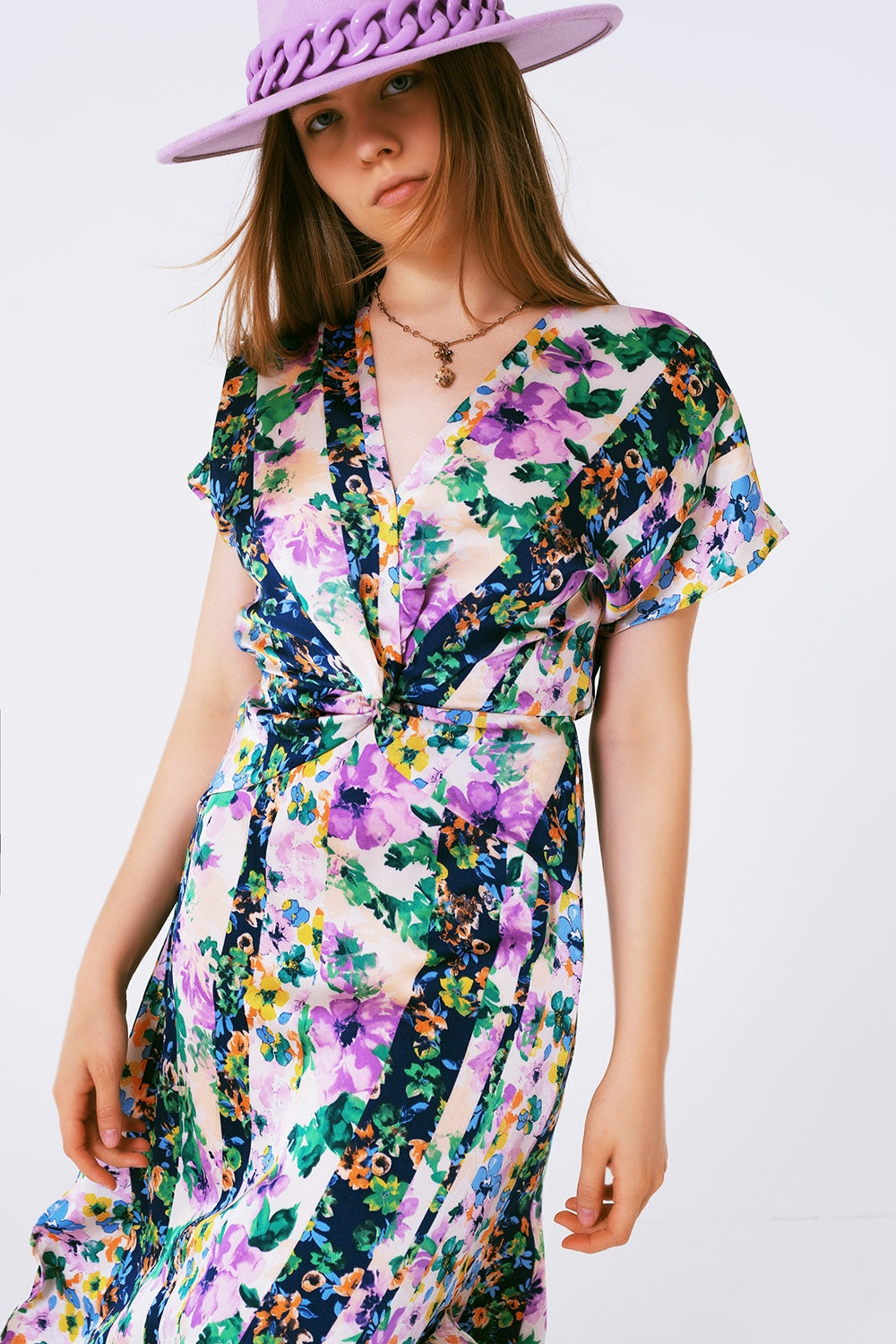 Robe longue avec nœud avant et imprimé floral en couleur violet et multicouleure vert