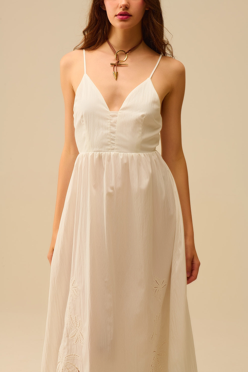 Robe longue blanche avec palmes brodées