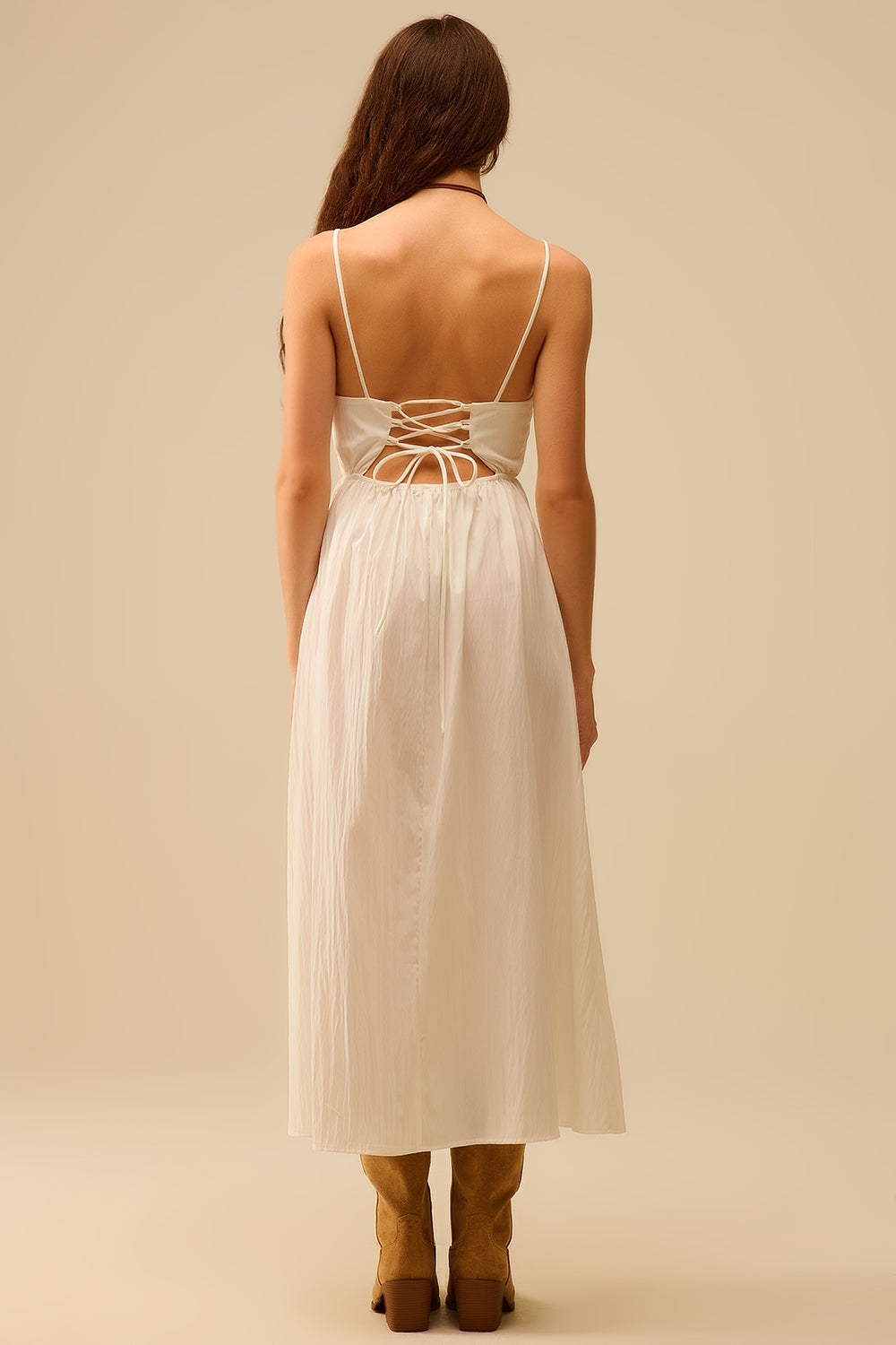 Robe longue blanche avec palmes brodées