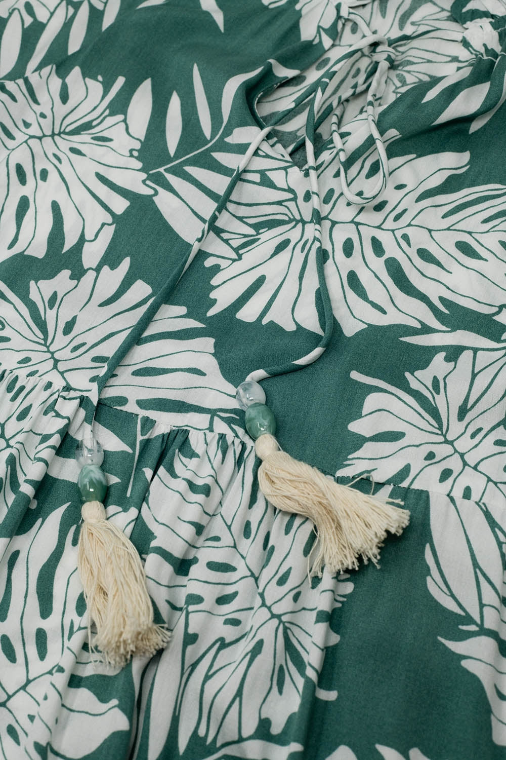 Robe longue boho à manches ballon et imprimé feuilles en vert