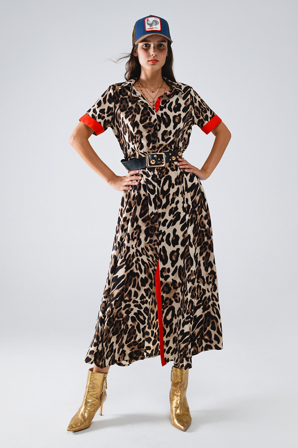 Robe longue boutonnée en léopard avec détails rouges