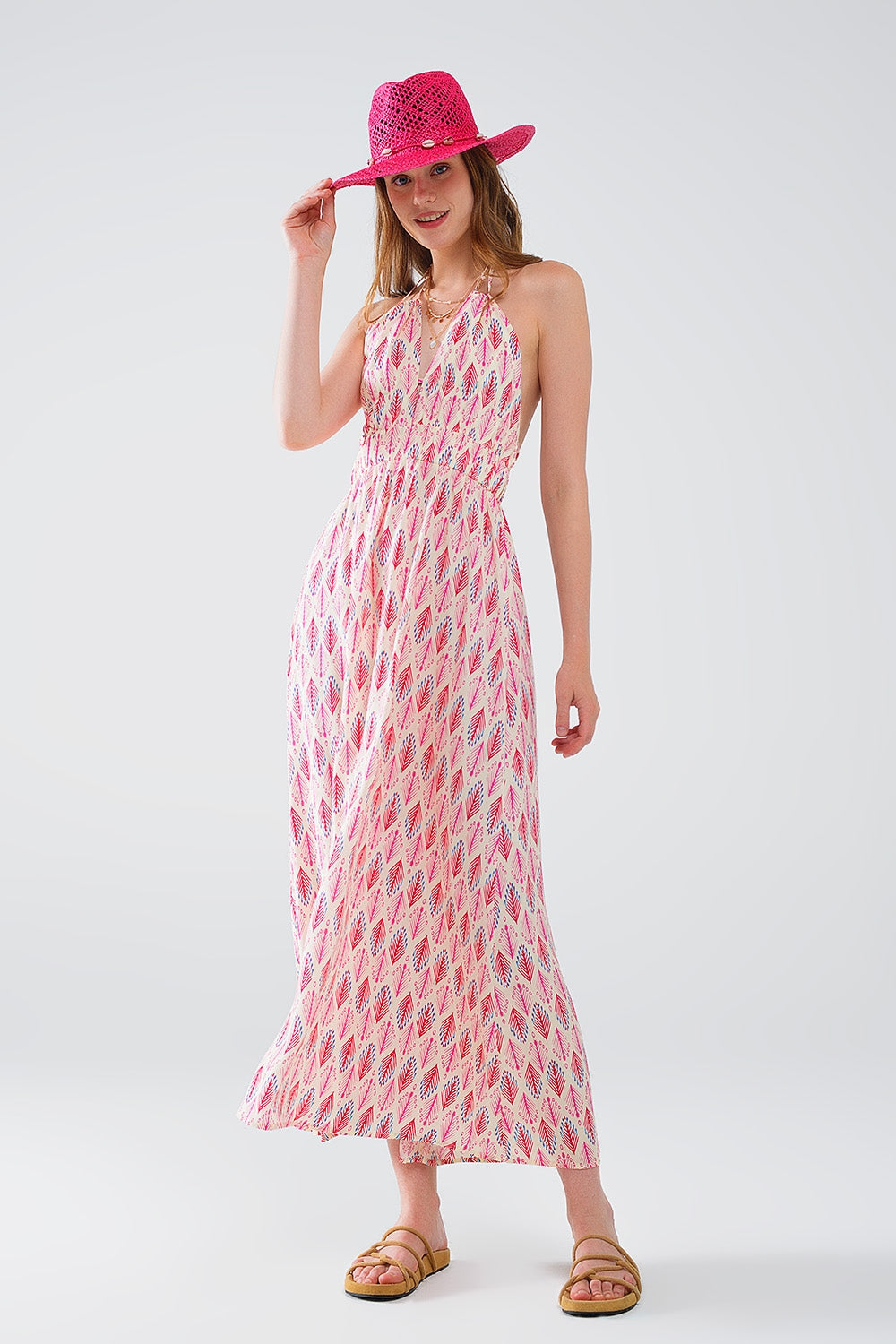 Robe longue d'été à imprimé plumes et dos ouvert en rose