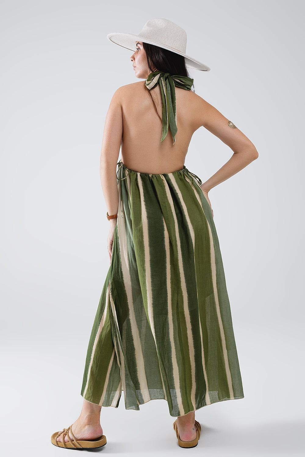Robe longue dos nu à col en V et fentes latérales en tissu rayé vert